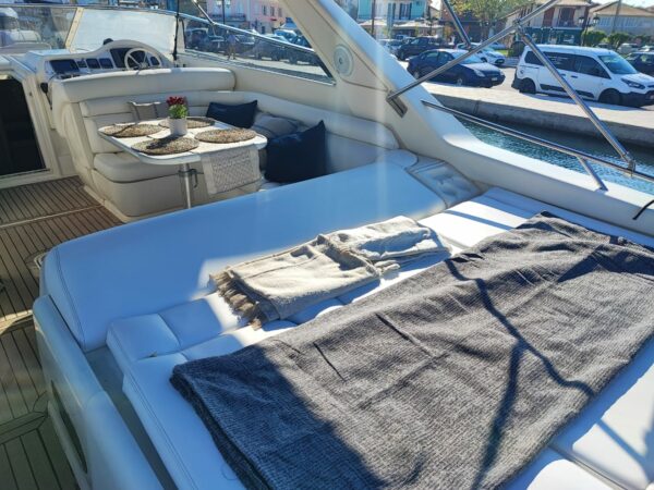 Daily Cruises Lefkdaa